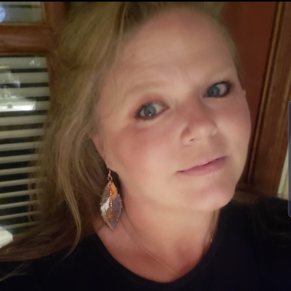 Earrings - Picture 1 of 4